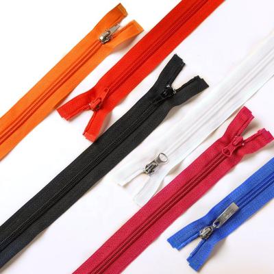 China Factory Wholesale 5# 20cm Zipper Polyester Nylon Band Auto Lock Cierre With Plastic Teeth Close End Zipper For Jackets Handbag Gym Bag for sale