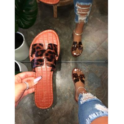 China Amazon USA Fashion Leopard Snake Print Woman Sandal Beach Shoes Hot Selling Clear Girl Anti-smell Slips Flat Lady Slipper for sale