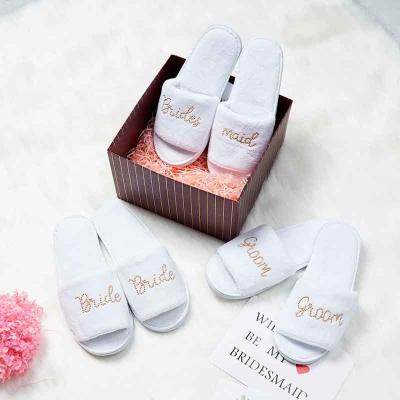 China Hot Fashion Trend Women Brides White Gold Printed Feather Bridesmaids Wedding Slippers for sale