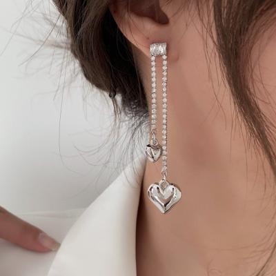 China 2021 TRENDY Vintage Metal Shiny Heart Dangle Earrings For Women Asymmetric Long Big Heart Fashion Jewelry Pendientes Brincos Wholesale for sale