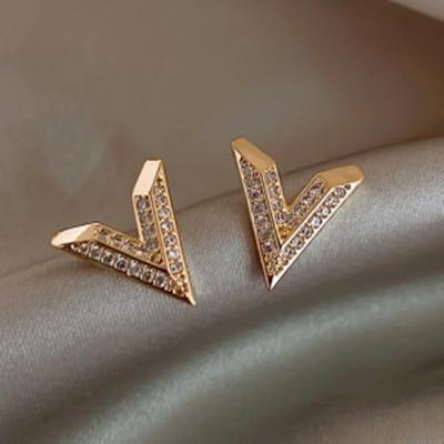 China Hot New Fashion CLASSIC Luxury V Shape Gold/Silver Plated Zircon Stud Earrings For Women Jewelry Girl Jewelry Earrings for sale