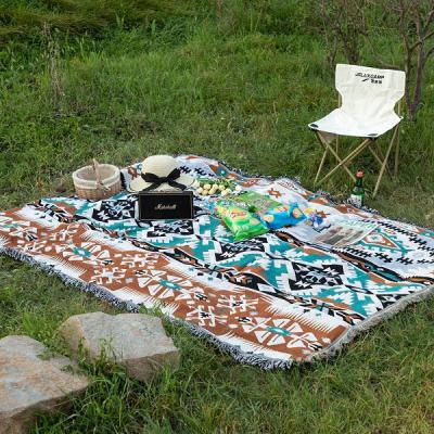 China 2022 portable new jacquard pattern sofa blanket picnic rug yarn-dyed picnic blanket stitching for sale