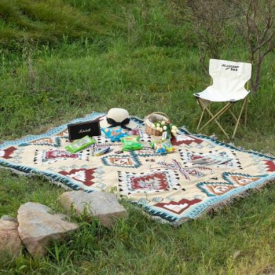 China Portable Yarn-dyed Jacquard Blankets Can Be Customized Picnic Blanket Camping for sale