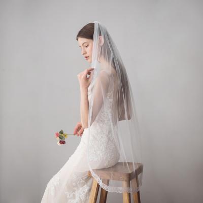 China The new arrival of the V610 lace edge one layer white lace bridal veil long veil wedding accessories for sale