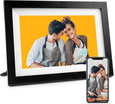 China Digital Display 10.1 Inch Digital Photo Frame Wall Mounted With Wood Frame  And Micro USB Slot for sale