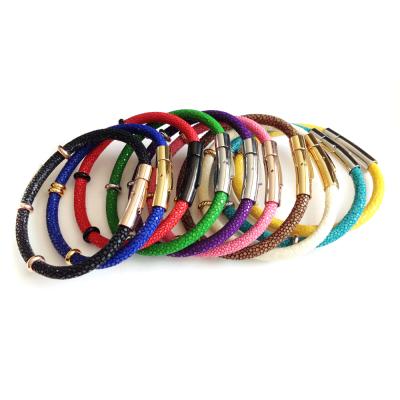 China Nickel and Gold Plated Lead Free Multi Colored Leather Stingray Bracelet, Leather Stingray Bracelet Jewelry for sale