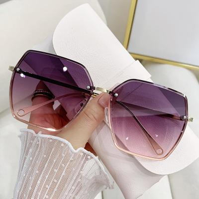 China Trendy Colorful Oversized Gradient Sunglasses Bling Glass Shades Women Diamond Cut Frameless Trimmed Fashion Sun Glasses Metallic for sale