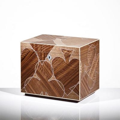 China Handmade Custom Luxury Packaging Gift Box Mdf High Gloss Painting Wooden Packaging Gift Set Box for Wine Glass Casino Chips Pokers for sale