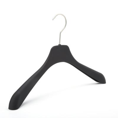 China Behind The Doors/On Walls Wide Space Saving Design Recyclable Plastic Shoulder Black Plastic Coat Hanger for sale