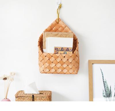 China Viable Japanese Flower Basket Bamboo Woven Hanging Basket Home Decor Wall Hanging Kitchenware Basket Sundries Storage for sale