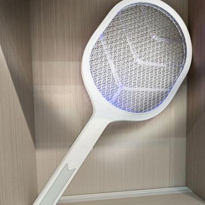 China 2022 Confirmed Indoor Outdoor Electric Mosquito Swatter With USB Pursuit Port Long Handle Metal Wire Colorful Plastic Fly Swatter for sale