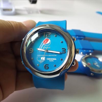 China Kundenspezifisches Logo-Blau-Verschluss-Silikon-Klaps-Uhr Removeable-Uhr-Gesicht zu verkaufen