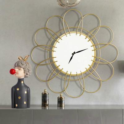 China Wall Simple Nordic Minimalist Luxury Decorative Home Decoration Metal Mirror Silent Clock Table for sale