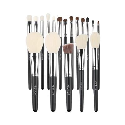 China 2019 New 18 PCS Professional Makeup Black Wood Handle Skin-friendly Brush Set for sale