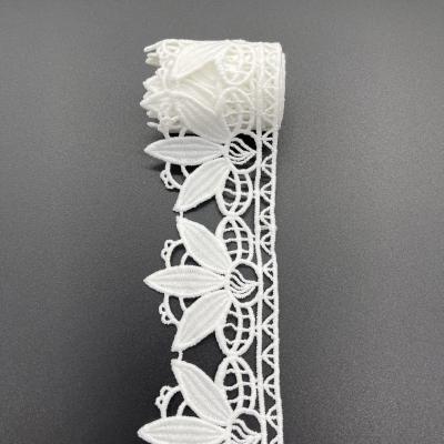 China Water Soluble Wholesale Embroidered Flower Lace Up Fabric Roll Lace Ribbon White Sewing Lace for sale