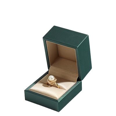 China Durable Wholesale Custom Jewelry Box Suitable For Women's Labor Travel Carrying Jewelry Box for sale