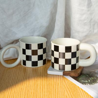 China Sustainable Gloway New Design Chessboard Ceramic Coffee Mug for sale