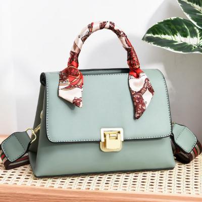 China Newspaper Used New Quality Small One-shoulder Handbags Handbags Women's Lock Bag Elegant Swapping Cross Body Bag for sale