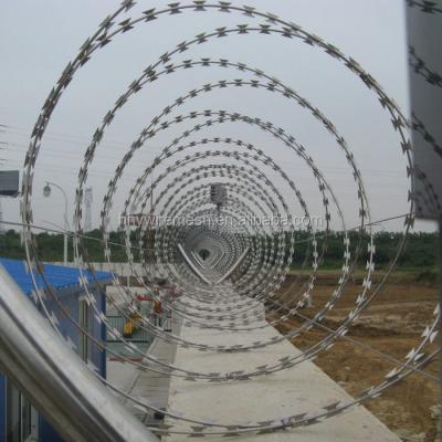 China SUS304 Steel Wire Razor Barbed Wire BTO22 Razor Wire CBT 65 Concertina Razor Wire for sale