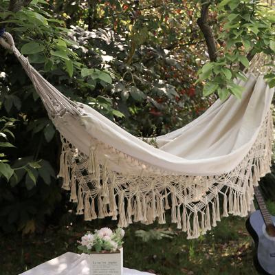 China Large 2 Person Traditional Hammock Brazilian Macrame Fringe Double Hammock Devil Chair Out / Indoor Hanging Hammock Swings for sale