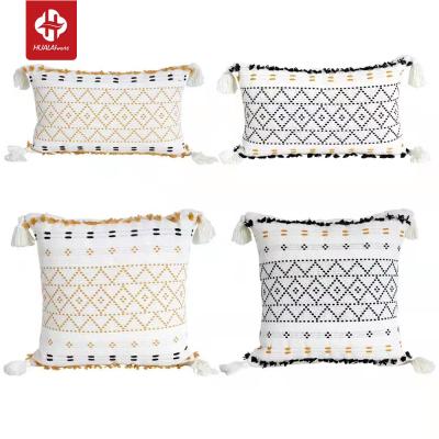 China Sustainable Luxury Pillow Cover High End Single Pillow Covers Low MOQ Nordic Cut Flower Yarn-dyed Woven Geometric Tassel Pillow Case Cover for sale