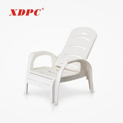 China Eco-friendly Beach Camping Recreation Reclining Plastic Folding Lounge Chair With Footstool for sale