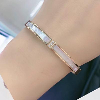 China New fashion men's and women's shell wild Korean jewelry female 18K titanium steel personality rose female gold bracelet shell bracelet for sale