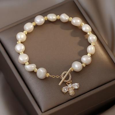 China Luxury Baroque Style Freshwater High Quality Retro Bee Niche Bracelet Women's Pearl Zircon Buckle Pendant Light Luxury Bracelet for sale