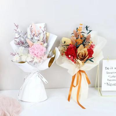 China Simple and Elegant Amazon Success Mini Carnation Mix Bouquet Dried Flower Natural Fresh Flower for Mother's Day Valentine's Day Gift for sale