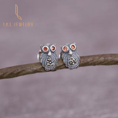 China Thai Silver Garnet Owl Stud Earrings Mosaic Inlaid Retro High Quality Black Onyx Inlaid Gift For Women for sale