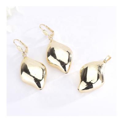 China FASHIONABLE High Quality 18K Gold Dangling Earring Party Jewelry Set Girls for sale