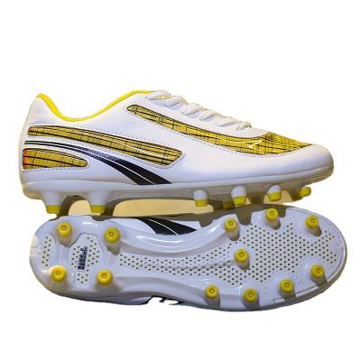 China FREE SAMPLE Outdoor Soccer Boots Anti High Sports Mens Football Training Shoes Ankle Cleats Mens Soccer Shoes for sale