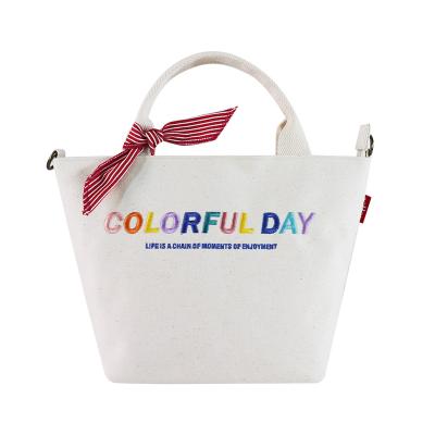 China Fashoion Latest Durable Canvas Luxury Handbag Tote Bag With Embroidered Logo for sale