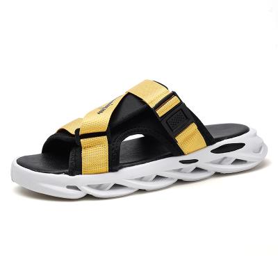 China Fashion Trend Men's White Non-slip Wear-resistant Elastic Cloth Rubber Unique Casual Slippers for sale