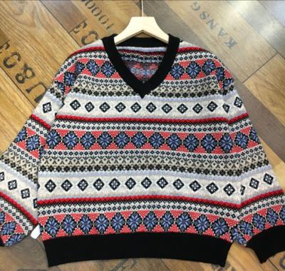 China Anti-pilling 2020 European style new vintage printed V-neck sweater cashmere knit women Christmas sweater for sale