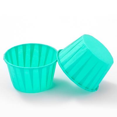 China Christmas Paper Disposable Baking Cups Roll Liner Solid Color Pet Cupcake Disposable Greaseproof Baking Liner for sale