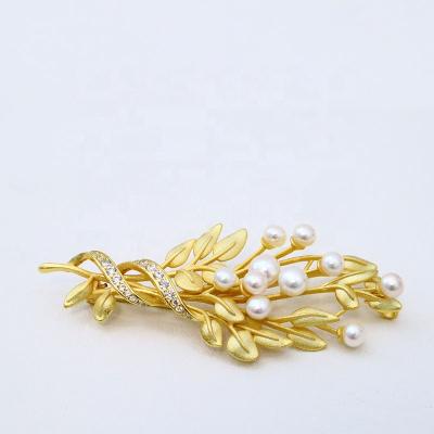 China Latest Fashion Tulip Flower Lapel Pin Zircon Pearl Brooch Custom Natural Freshwater Pearl Brooches Women Girl for sale