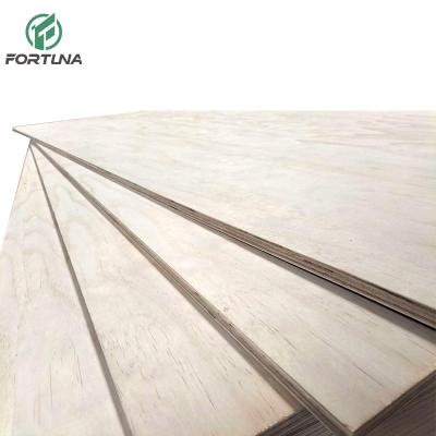 China Raincoat ; Hot Selling Competitive Price Low Price Structural Sheet 18mm Radiata Pine Plywood For Furnature for sale