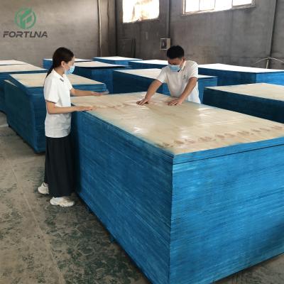 China Raincoat ; Competitive Price Wholesale CDX Plywood Pine 4*8 For House Building Or Building Packing From Linyi China for sale