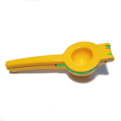 China Small Viable Mini Manual Juicer Portable Hand Lemon Squeezer for sale