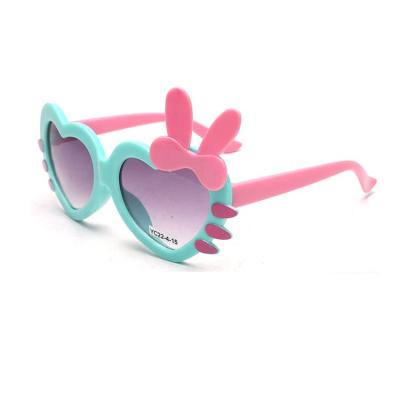 China New Kids Children Fashion Trend Fashion Party Girls Sunglasses With Heart Shaped Cute Cartoon Children UV Protected Polarized Sunglasses for sale