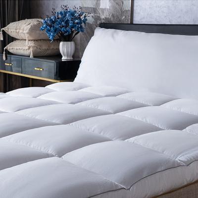 China Good Foldable 100% Polyester Cotton Fabric Quilted Super Soft Mattress Topper Queen Size for sale