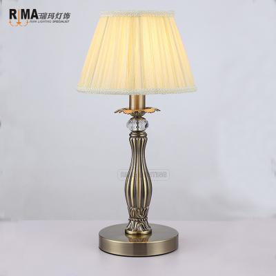 China RM1864 EUROPEAN RM1864 Modern Antique Brass Fabric Lampshade Classic Hotel Copper Table Lamp for sale