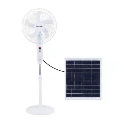 China Multifunction 25W Solar Powered Outdoor Fan 18650 Lithium Battery 3 Wind Gears With Bulb Te koop