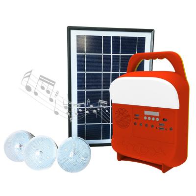 Cina 26*26*15cm 10W fuori dal sistema di illuminazione solare di griglia con il caricatore del telefono in vendita