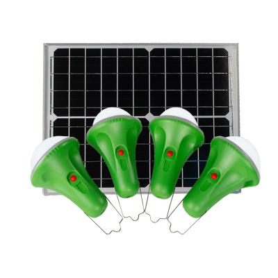 China Luz solar residencial portátil 8000mah Luces de batería Paneles solares luz 4 lámparas SRE-99G-4 en venta