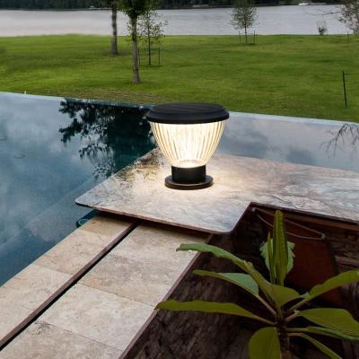 Chine Décoration imperméable extérieure solaire toute du jardin LED dans une lumière de pilier de lampe à vendre