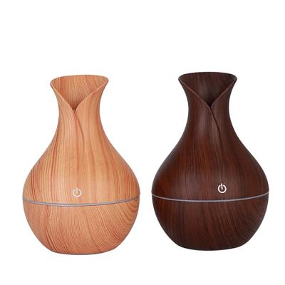 China Large Capacity Wooden Car Aromatherapy Air Humidifier Quiet Wooden Desktop Humidifier USB Home Grain Spray Humidifier with LED Light for sale