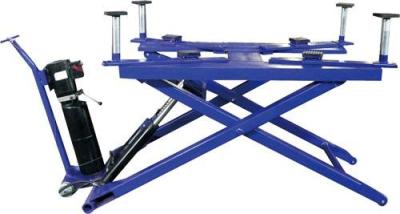 China Hydraulic Portable Scissor Car Lifts 2700kg Small Mobile Scissor Auto Lift for sale