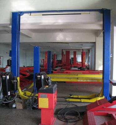 China Hydraulic Car Lifts 5ton Two Post Overhead Lift 2 Post Gantry Lift with 3 section Lifting arms for sale